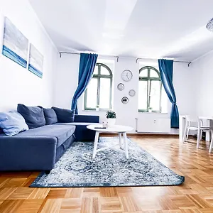 Zentraler Altbau Am Clara-zetkin-park, Rb-arena Um Ecke, Netflix Inklusive Apartment
